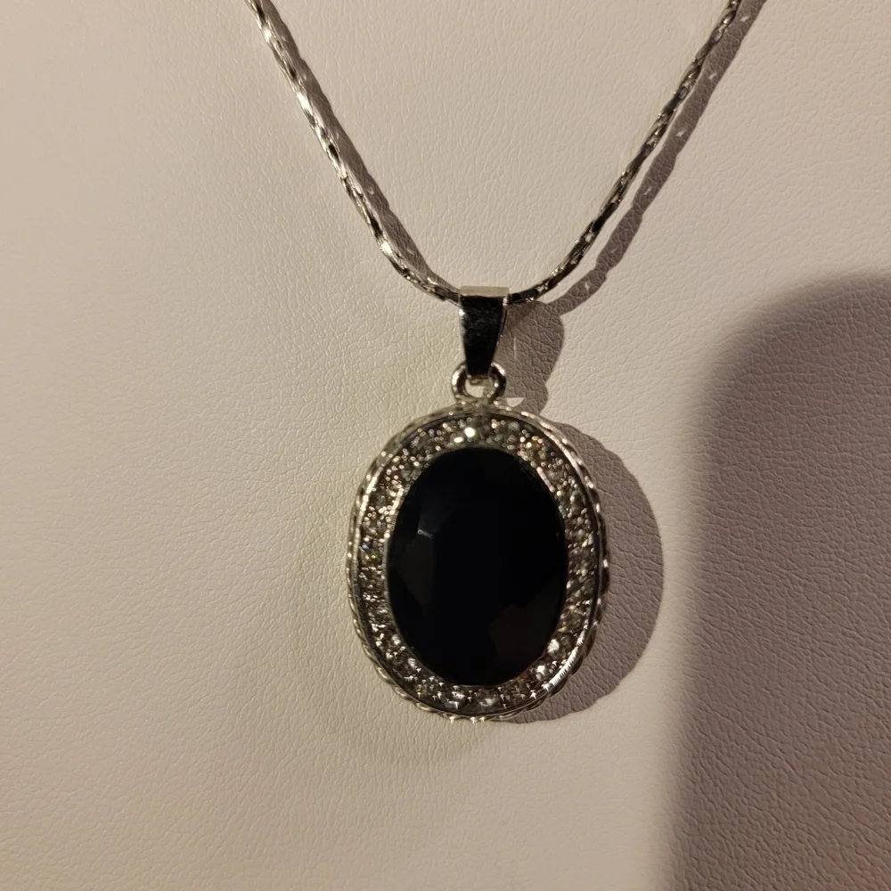 Silvertone Black Glass Stone with CZs Pendant Necklace and Pierced Earri… - Picture 5 of 9